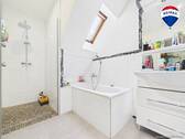 REMAX Immobilien Delux Mehrfamilienhaus Badezimmer Roden Mark Borowicz - 