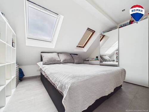 REMAX Immobilien Delux Mehrfamilienhaus Schlafzimmer Roden Mark Borowicz - 