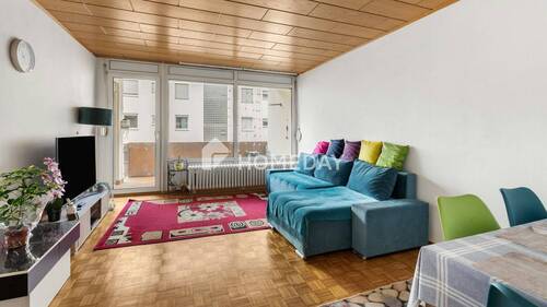 Wohnzimmer 1 - Wohnen mit Loggia: gepflegte Drei-Zimmer-Wohnung in guter Lage