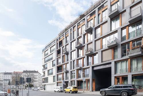 Hausansicht mit Blick in die Straße - 