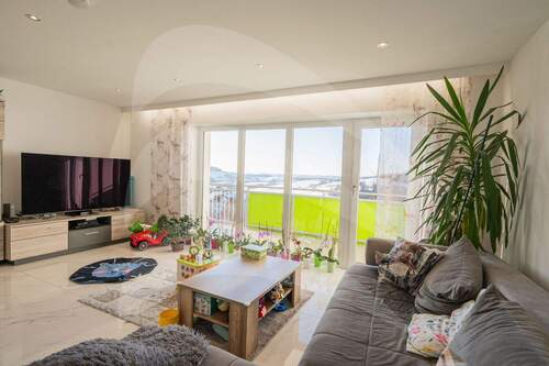 Wohnzimmer - Zentral und ruhig - 3-Zimmer Wohnung mit Fernblick in Waldkirchen