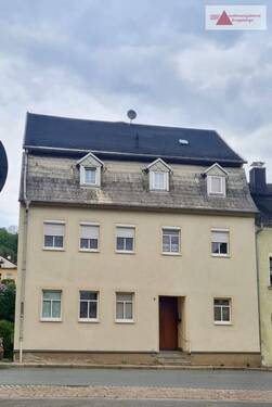 Straßenansicht - Stadthaus mit großen Grundstück in Hohenstein!