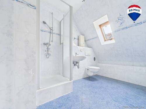 REMAX Immobilien DeLux Wohn-Geschäftshaus Badezimmer Ottweiler Mark Borowicz - 