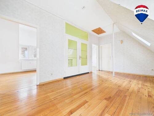 REMAX Immobilien DeLux Wohn-Geschäftshaus Wohnflur Ottweiler Mark Borowicz - Raum für Visionen - Wohn- und Geschäftshaus mit Entwicklungspotenzial