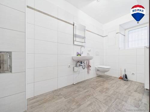 REMAX Immobilien DeLux Wohn-/Geschäftshaus WC Ottweiler Mark Borowicz - 6 Zimmer Mehrfamilienhaus, Wohnhaus in Ottweiler