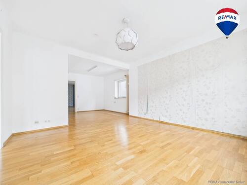 REMAX Immobilien DeLux Wohn-/Geschäftshaus Wohn-/Esszimmer Ottweiler Mark Borowicz - 