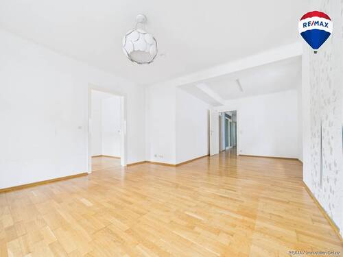 REMAX Immobilien DeLux Wohn-/Geschäftshaus Wohn-/Esszimmer Ottweiler Mark Borowicz - 