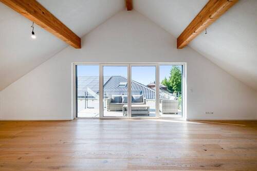 Wohn-/Esszimmer mit Balkon (DG) - 