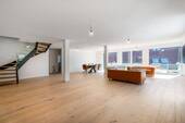 großes Wohn-/Esszimmer mit offener Küche (EG) - 