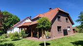 Hausansicht - Schöner Resthof mit Zweifamilienhaus in nahezu Alleinlage