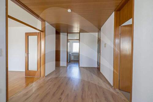 Flur - Etagenwohnung mit 76,00 m&sup2; in Landshut zum Kaufen