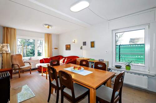 Wohnzimmer - 4 Zimmer Einfamilienhaus in Berlin