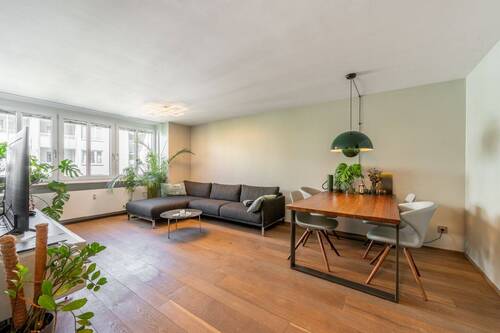 Wohnraum - AIGNER - Stilvolle & möblierte 2-Zimmer-Wohnung mit hochwertiger Ausstattung in Bestlage