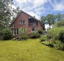 Emtinghausen: Individuelles Wohlfühlhaus mit Doppelgarage auf traumhaftem Grundstück am Ortsrand