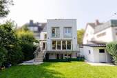 Außenansicht - Modernes Stadthaus mit großem Garten