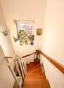 innenliegende Treppe mit Fenster - 