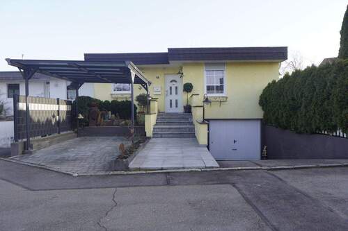 Außenansicht - Moderner Bungalow mit Wohlfühlfaktor - Ruhige Lage und großzügiges Grundstück in Gaisbeuren