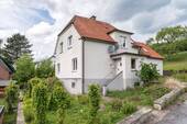 Haus außen von vorne - 