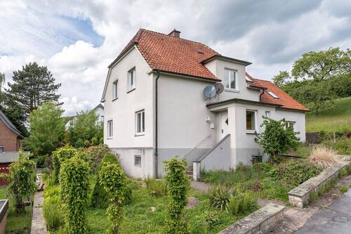 Haus außen von vorne - 
