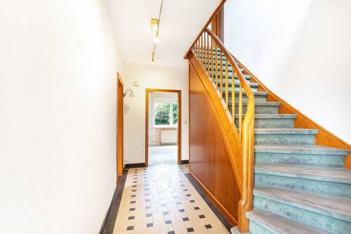 Haus vorne Treppenhaus EG - 