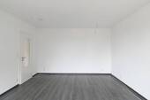 Wohnzimmer - Etagenwohnung mit 70,90 m&sup2; in Leck zum Kaufen