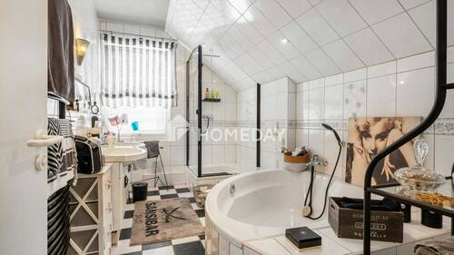 EFH 1. OG Badezimmer 1 a - 