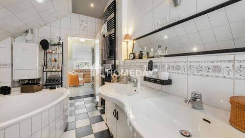EFH 1. OG Badezimmer 2 a - 