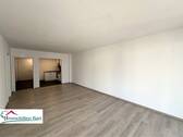 Wohn-/Esszimmer mit Küche - 2 Zimmer Etagenwohnung zur Miete in Merzig