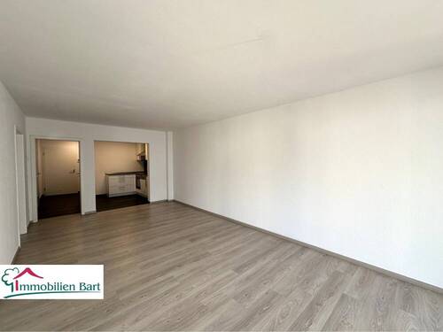 Wohn-/Esszimmer mit Küche - 2 Zimmer Etagenwohnung zur Miete in Merzig