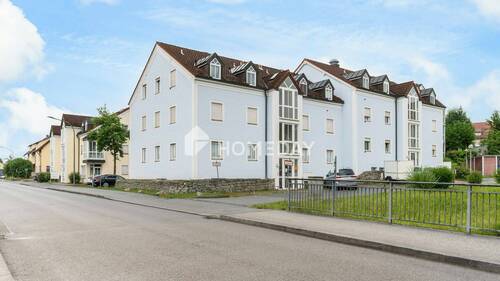 Außenansicht 1 - Wohnen mit Hauscharakter - Großzügige Erdgeschosswohnung mit 6 Zimmern an der Donau