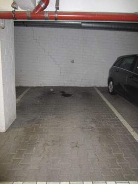 BLICK ZUM KFZ-STELLPLATZ - 