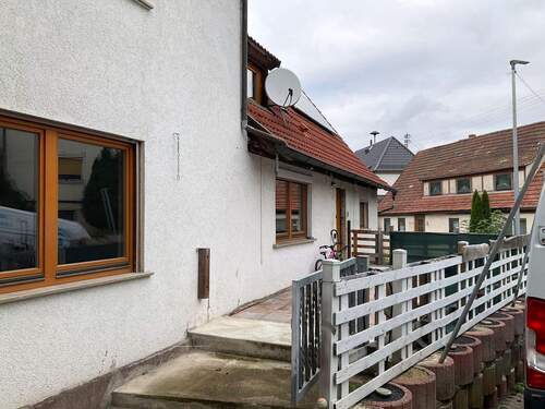 Eingang - 5 Zimmer Einfamilienhaus in Burgpreppach