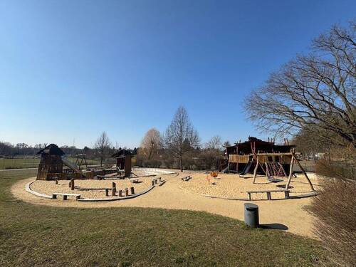 Spielplatz an der Kita - 