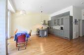 Wohnzimmer u. Küche - 3 Zimmer Etagenwohnung in Berlin