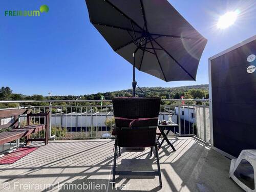 Bild 1 - TR.-Auf der Weismark, vermietete 2ZKB Wohnung, mit Balkon im 1.OG eines (2015 modernisierten ) Mehrfamilienhauses, inkl. KFZ Stellplatz
