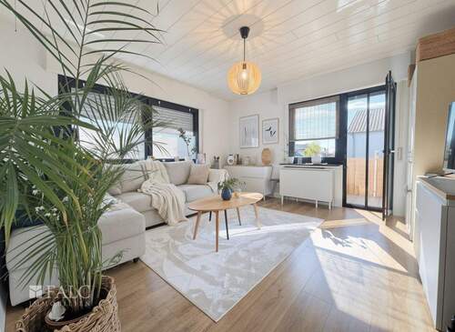 Wohnzimmer OG digitalisiert - 6 Zimmer Mehrfamilienhaus, Wohnhaus zum Kaufen in Wesseling