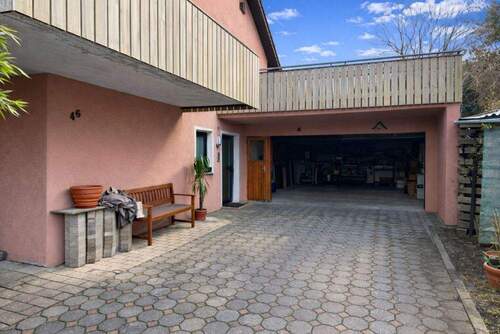 Hof / Doppelgarage - 7 Zimmer Einfamilienhaus in Sinsheim / Hasselbach