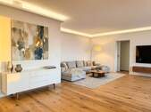Modernes helles Wohnzimmer - Gehobener 4-Zimmer-Wohnkomfort mit Weitblick, Sauna & Pool