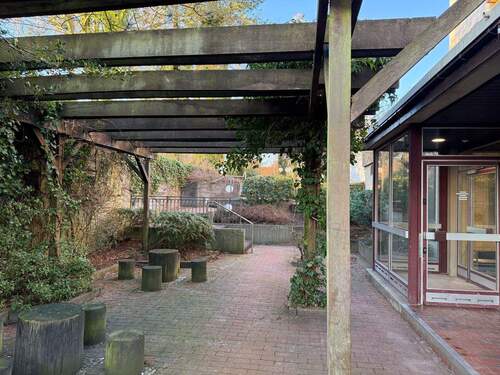 Grüne Schwimmanlage - 