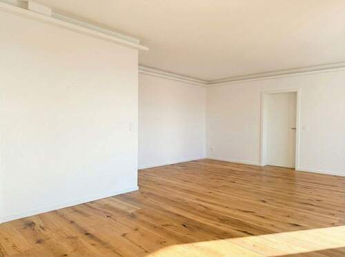 Modernes helles Wohnzimmer - 4 Zimmer Etagenwohnung in Reinbek