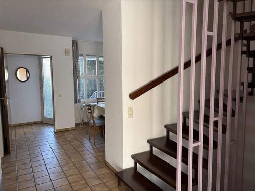 Flur und Eingangsbereich - 4 Zimmer Reihenendhaus zum Kaufen in Seelze