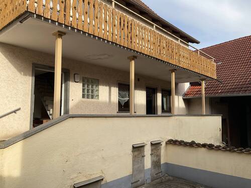 Eingang - 8 Zimmer Mehrfamilienhaus, Wohnhaus in Trappstadt