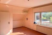 Zimmer im Obergeschoss - 2 Zimmer Einfamilienhaus in Hürth