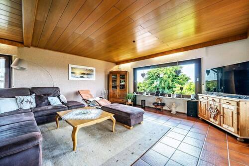 Wohnzimmer - 5 Zimmer Einfamilienhaus zum Kaufen in Sinsheim