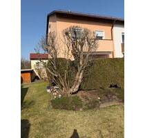 Reiheneckhaus mit schönem Eck-Grundstück und Pkw-Garage in begehrten Wohnlage - Weiden in der Oberpfalz Moosbürg