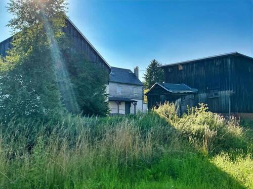 Blick von der Obstwiese zum Vierseitenhof - 