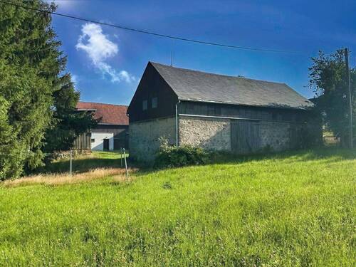 Blick zum Hof von der Wiese aus - Bauernhaus, Landhaus mit 163,00 m² in Stützengrün zum Kaufen