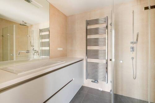Modernes Badezimmer - 