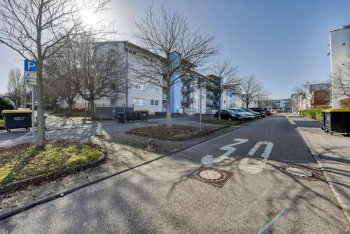 Haus & Straße von Osten - 