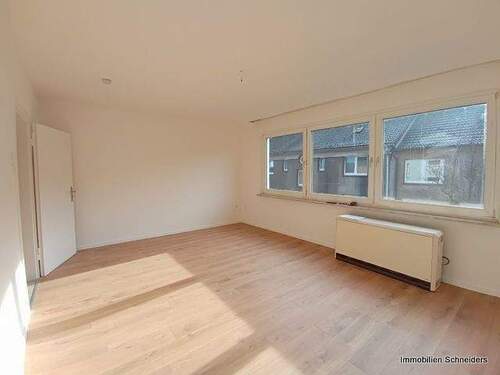Wohnzimmer - 2 Zimmer Etagenwohnung in Duisburg
